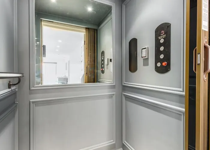 The Lux At Craftsman - Old Town Penthouse 1 Holiday home *