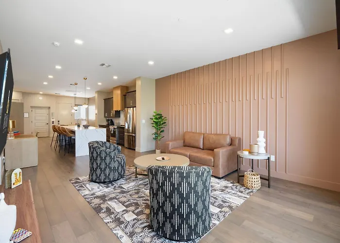 The Lux At Craftsman - Old Town Penthouse 1