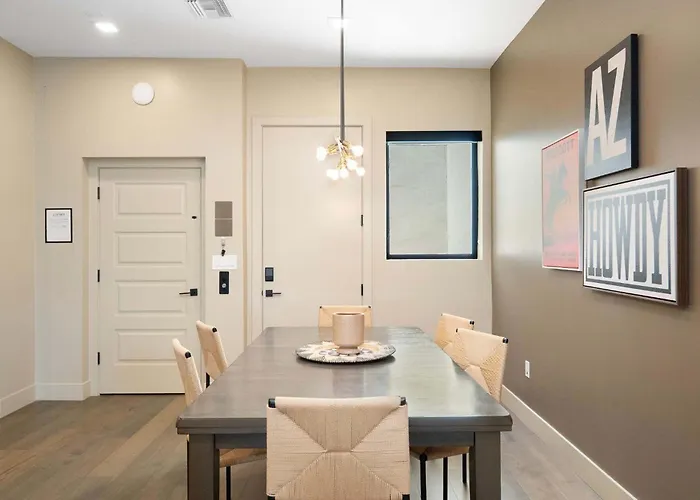 The Lux At Craftsman - Old Town Penthouse 1