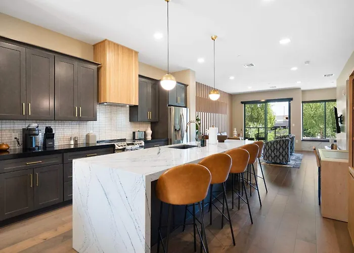 The Lux At Craftsman - Old Town Penthouse 1 *