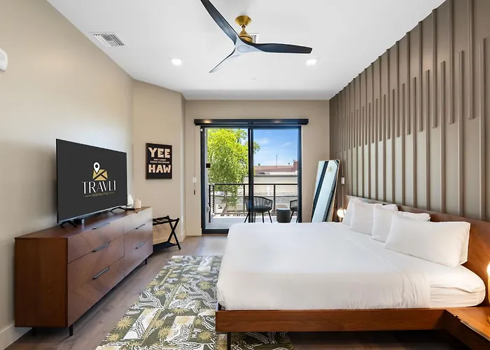 The Lux At Craftsman - Old Town Penthouse 1 Holiday home