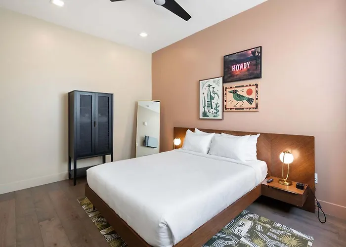 The Lux At Craftsman - Old Town Penthouse 1 Holiday home